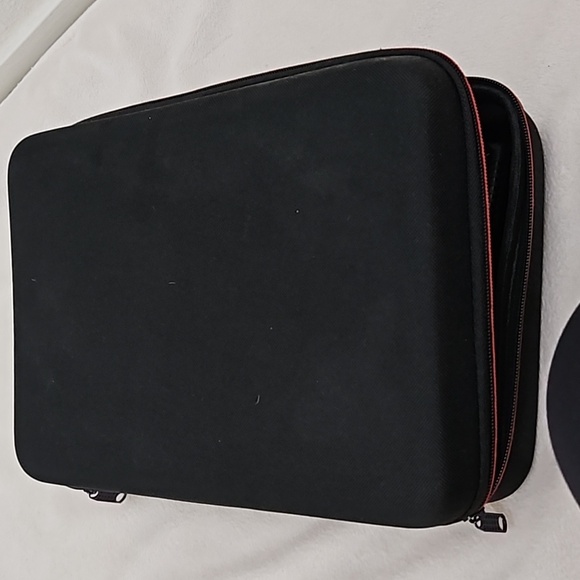 Massage Gun with accessories and charger - Picture 2 of 6